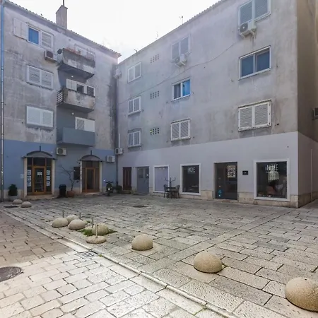 Kaya With Balcony Terrace Ζαντάρ